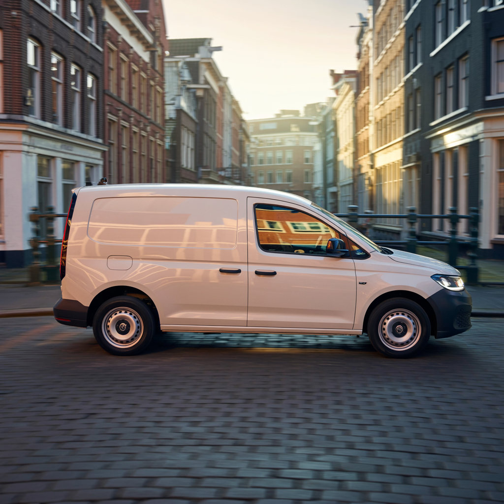 Express koerier op de weg met spoedlevering